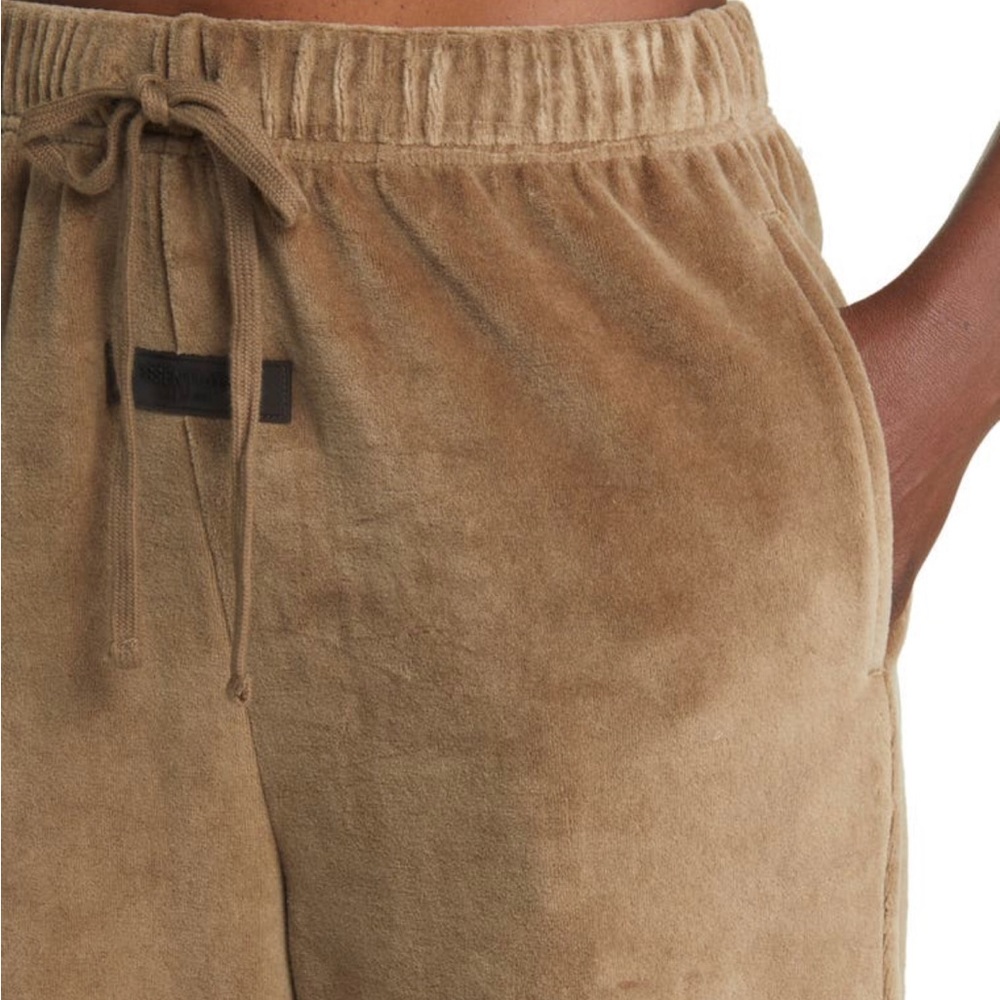 Fear of God Essentials women’s Velour sweatpants - Picture 6 of 6